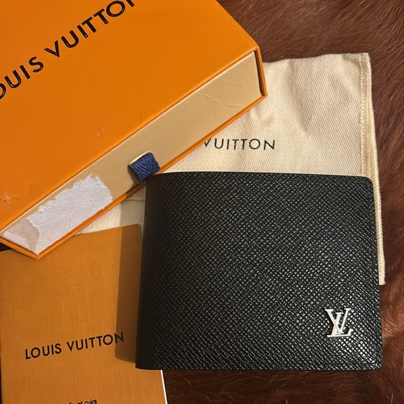 Louis Vuitton Multiple Wallet in Black - Picture 3 of 10